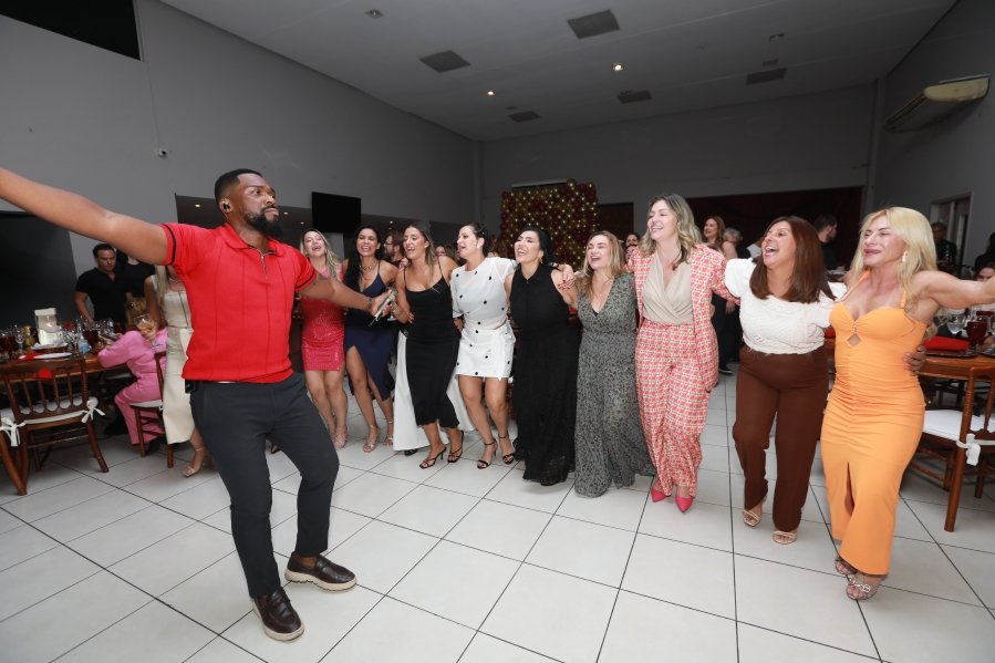 VANESSA MELLO COMEMORA ANIVERSÁRIO EM GRANDE ESTILO - Eloisa Mattos