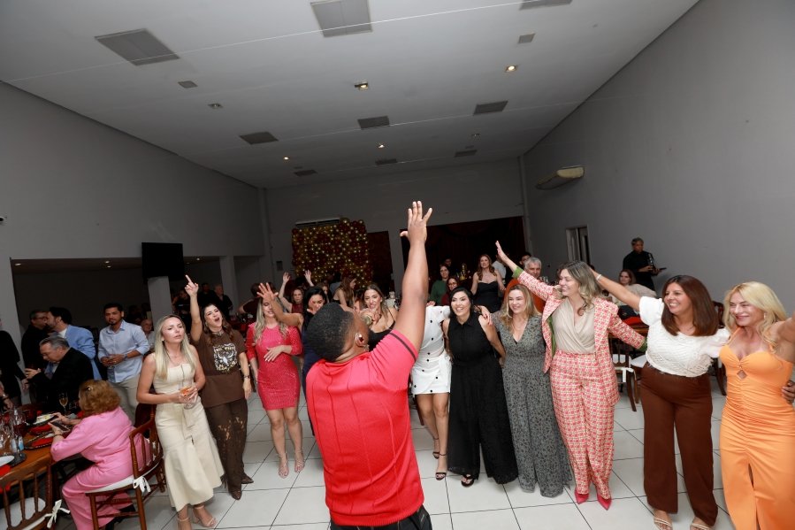 VANESSA MELLO COMEMORA ANIVERSÁRIO EM GRANDE ESTILO - Eloisa Mattos