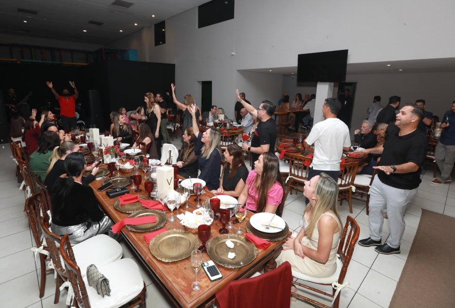 VANESSA MELLO COMEMORA ANIVERSÁRIO EM GRANDE ESTILO - Eloisa Mattos