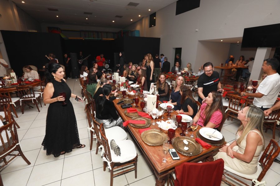 VANESSA MELLO COMEMORA ANIVERSÁRIO EM GRANDE ESTILO - Eloisa Mattos