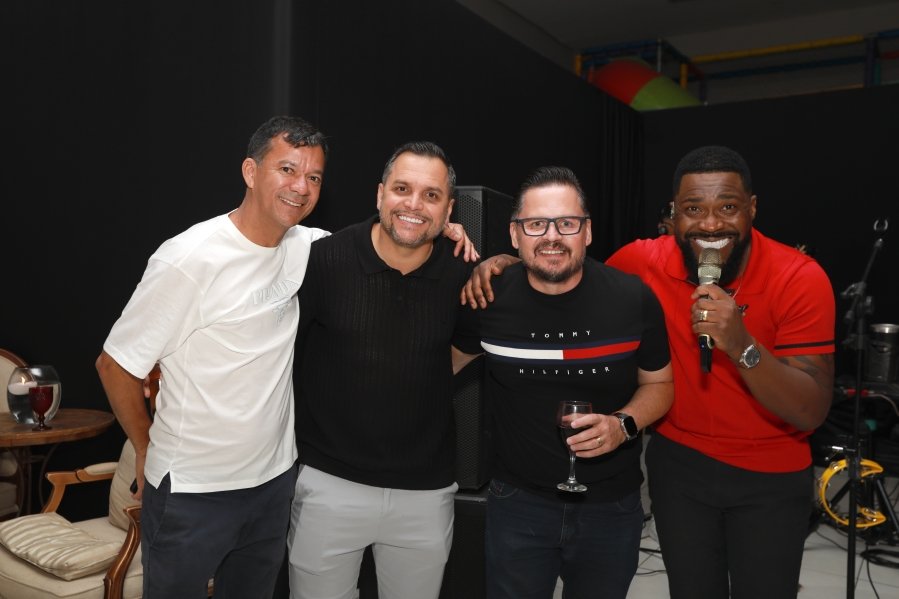 VANESSA MELLO COMEMORA ANIVERSÁRIO EM GRANDE ESTILO - Eloisa Mattos