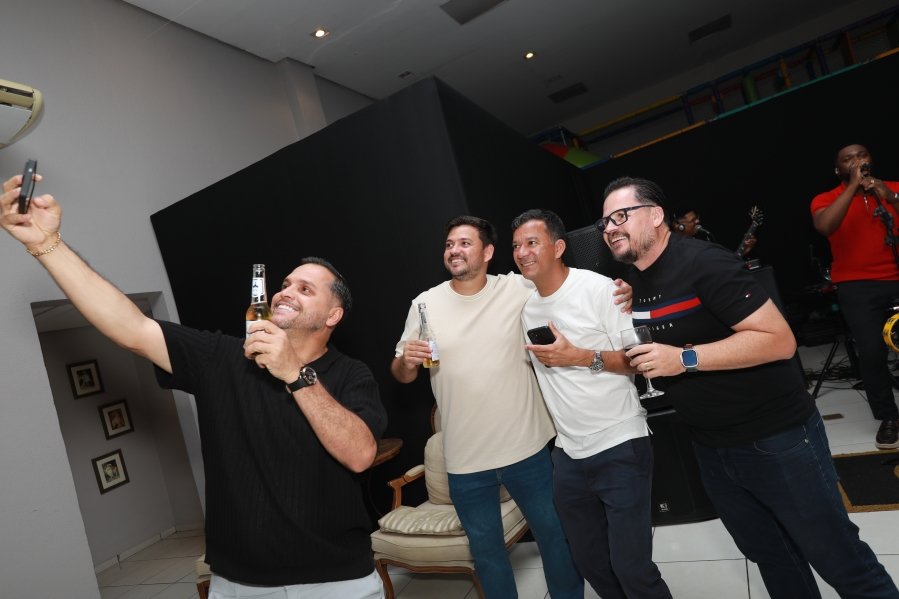 VANESSA MELLO COMEMORA ANIVERSÁRIO EM GRANDE ESTILO - Eloisa Mattos