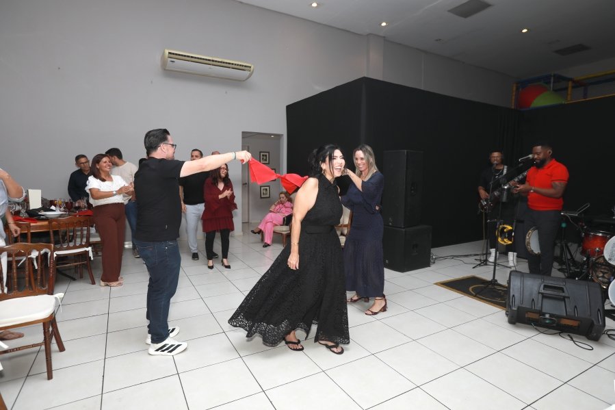 VANESSA MELLO COMEMORA ANIVERSÁRIO EM GRANDE ESTILO - Eloisa Mattos