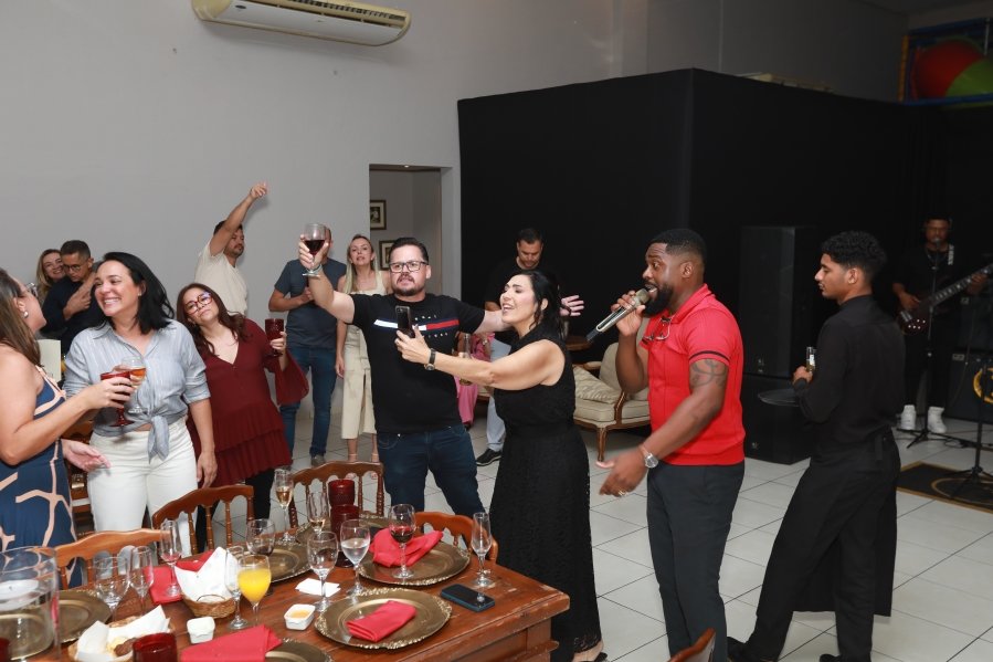 VANESSA MELLO COMEMORA ANIVERSÁRIO EM GRANDE ESTILO - Eloisa Mattos
