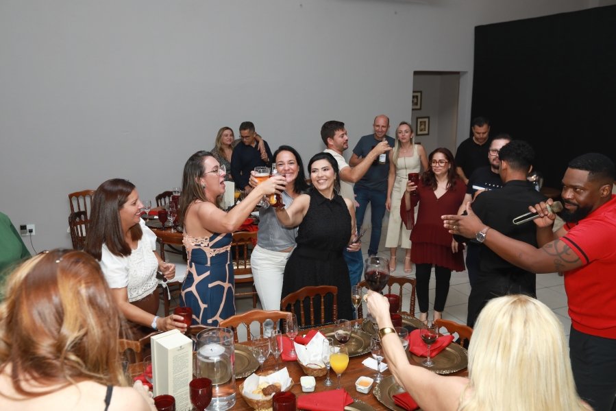 VANESSA MELLO COMEMORA ANIVERSÁRIO EM GRANDE ESTILO - Eloisa Mattos