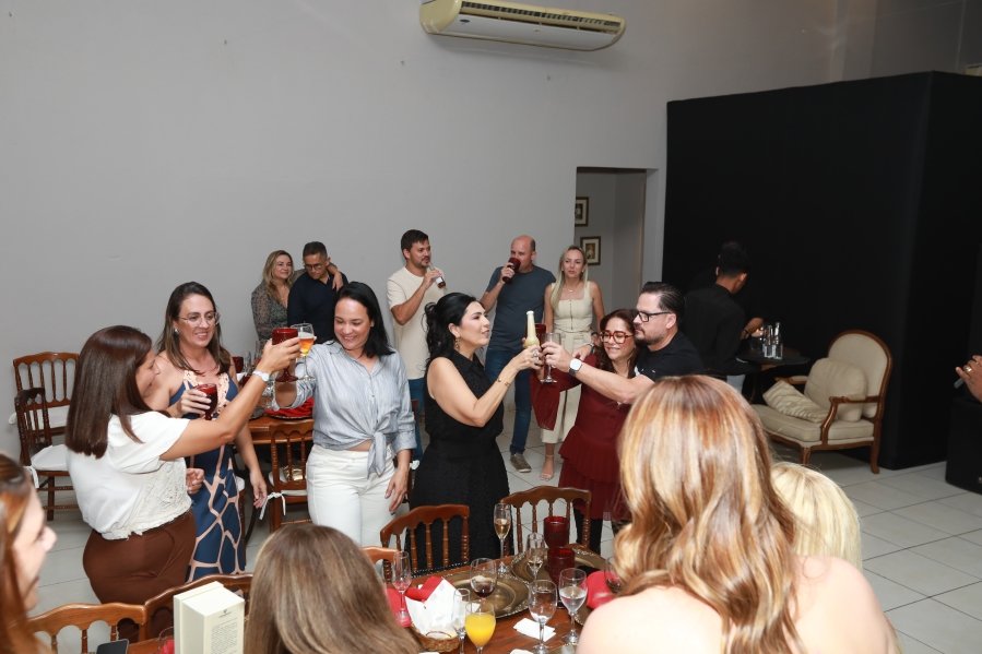 VANESSA MELLO COMEMORA ANIVERSÁRIO EM GRANDE ESTILO - Eloisa Mattos