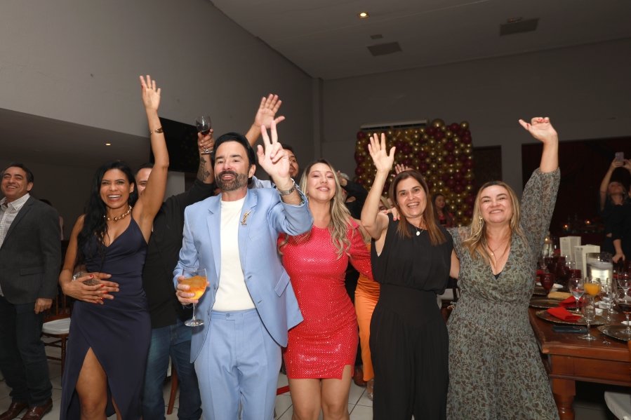 VANESSA MELLO COMEMORA ANIVERSÁRIO EM GRANDE ESTILO - Eloisa Mattos