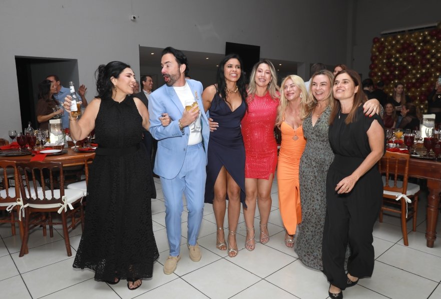 VANESSA MELLO COMEMORA ANIVERSÁRIO EM GRANDE ESTILO - Eloisa Mattos