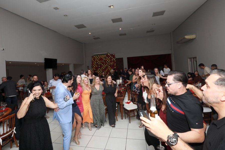 VANESSA MELLO COMEMORA ANIVERSÁRIO EM GRANDE ESTILO - Eloisa Mattos
