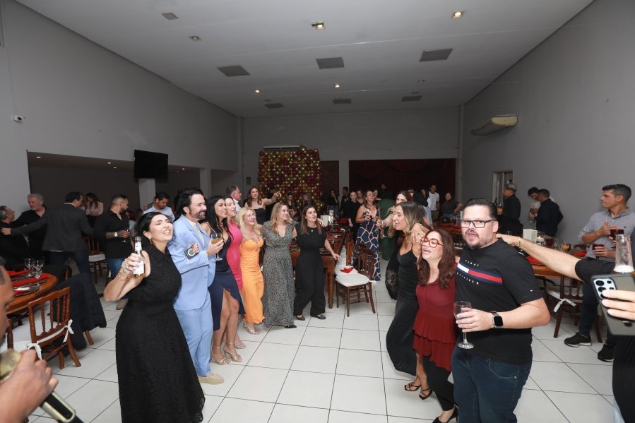 VANESSA MELLO COMEMORA ANIVERSÁRIO EM GRANDE ESTILO - Eloisa Mattos