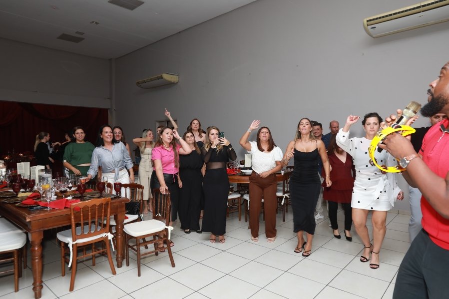 VANESSA MELLO COMEMORA ANIVERSÁRIO EM GRANDE ESTILO - Eloisa Mattos