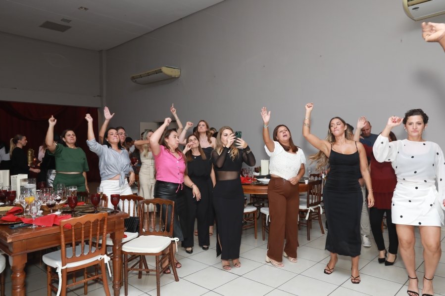 VANESSA MELLO COMEMORA ANIVERSÁRIO EM GRANDE ESTILO - Eloisa Mattos