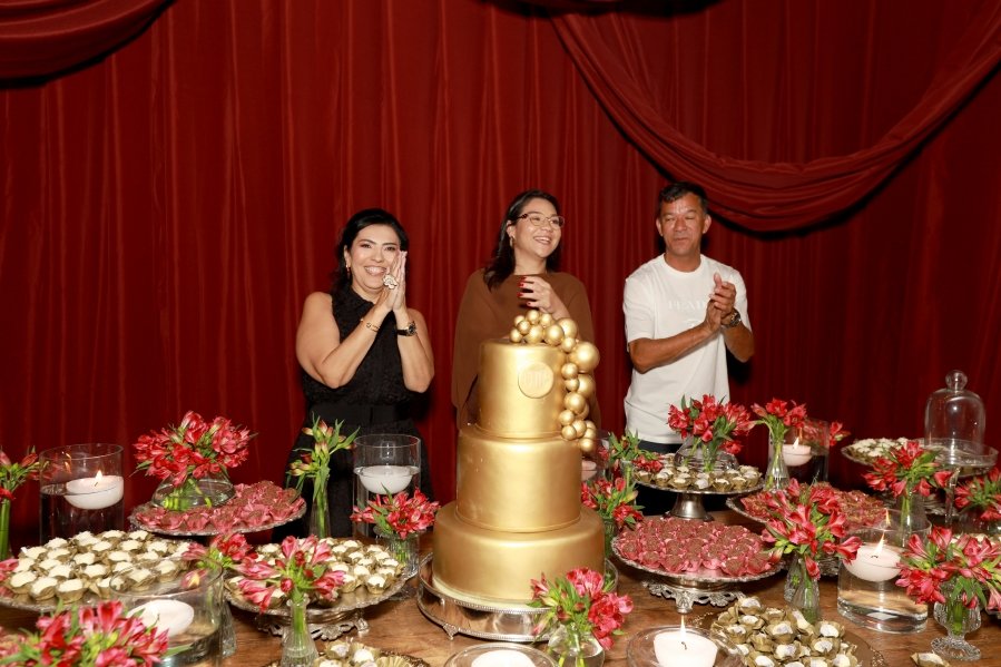 VANESSA MELLO COMEMORA ANIVERSÁRIO EM GRANDE ESTILO - Eloisa Mattos