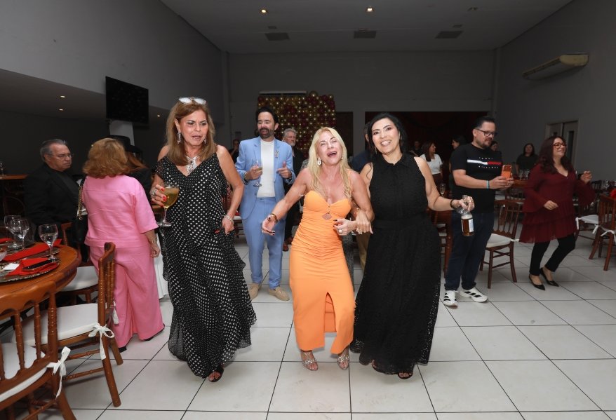 VANESSA MELLO COMEMORA ANIVERSÁRIO EM GRANDE ESTILO - Eloisa Mattos