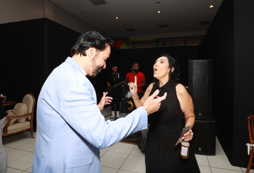 VANESSA MELLO COMEMORA ANIVERSÁRIO EM GRANDE ESTILO - Eloisa Mattos