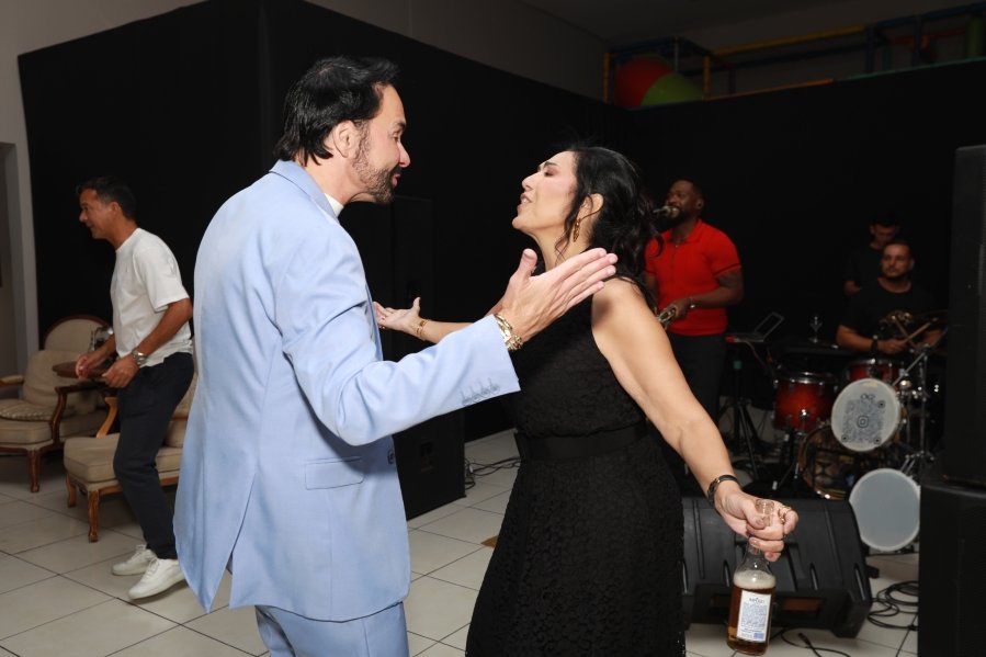 VANESSA MELLO COMEMORA ANIVERSÁRIO EM GRANDE ESTILO - Eloisa Mattos