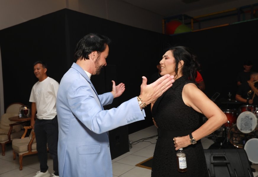 VANESSA MELLO COMEMORA ANIVERSÁRIO EM GRANDE ESTILO - Eloisa Mattos